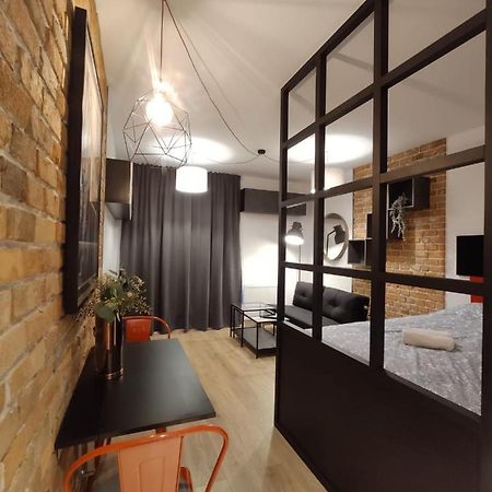Red Wall Apartment In The Old Town 格但斯克 外观 照片